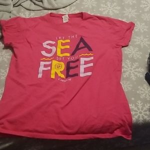 pink GILDAN heavy cotton t-shirt